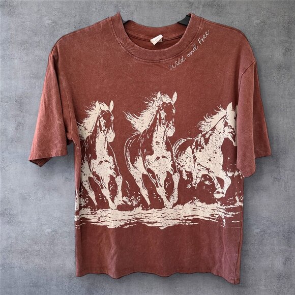 MESSY BUN JUST CHILLIN DISTRESSED HORSE TEE - Picture 1 of 2